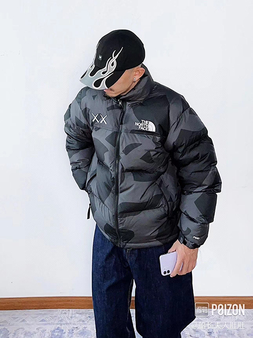 The North Face x Kaws コラボレーションのアメリカ版ダウンジャケット