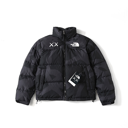 The North Face x Kaws コラボレーションのアメリカ版ダウンジャケット