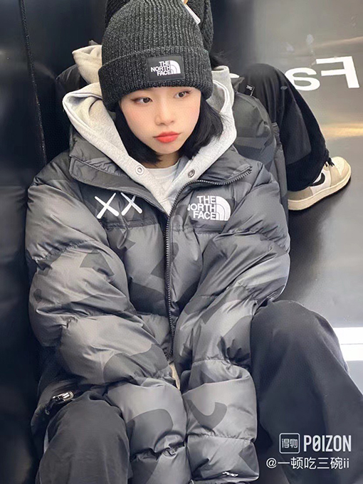The North Face x Kaws コラボレーションのアメリカ版ダウンジャケット