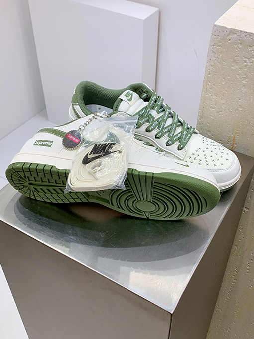 ナイキXシュプリームコピー  NIKE SB Dunk Low スニーカー