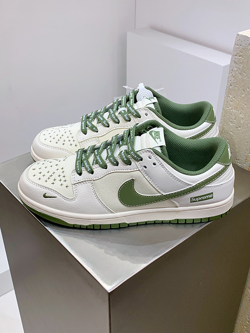 ナイキXシュプリームコピー  NIKE SB Dunk Low スニーカー