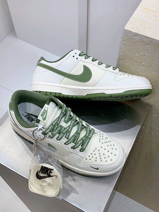 ナイキXシュプリームコピー  NIKE SB Dunk Low スニーカー