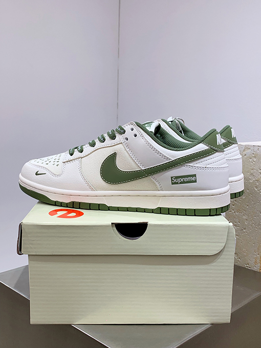 ナイキXシュプリームコピー  NIKE SB Dunk Low スニーカー