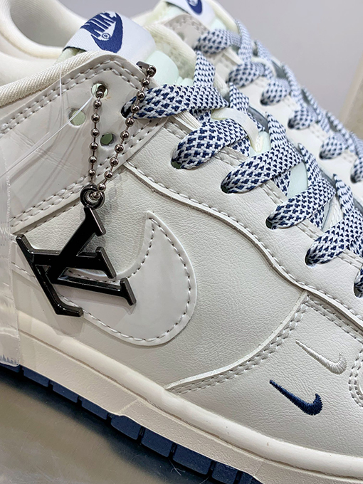 ナイキXルイヴィトンコピー  NIKE SB Dunk Low 先行版スニーカー