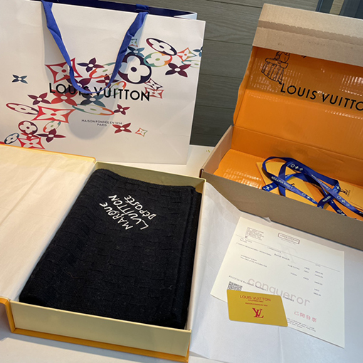 ルイヴィトン Marque L.Vuitton Déposée 刺繍ロゴスカーフ