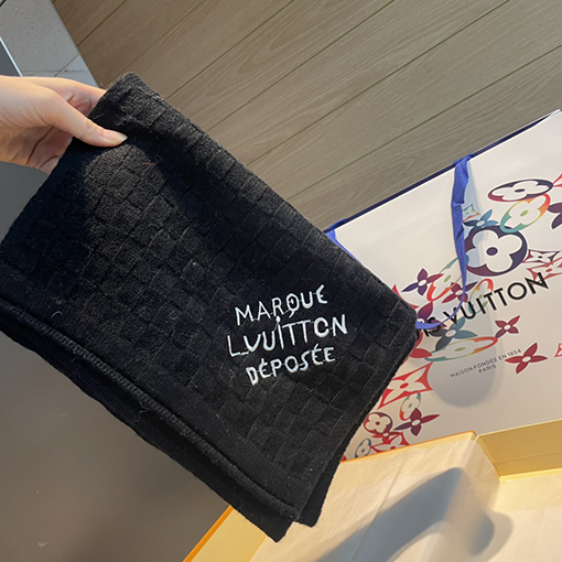 ルイヴィトン Marque L.Vuitton Déposée 刺繍ロゴスカーフ