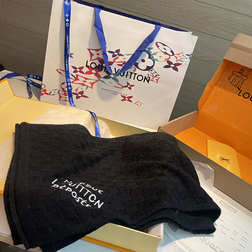 ルイヴィトン Marque L.Vuitton Déposée 刺繍ロゴスカーフ