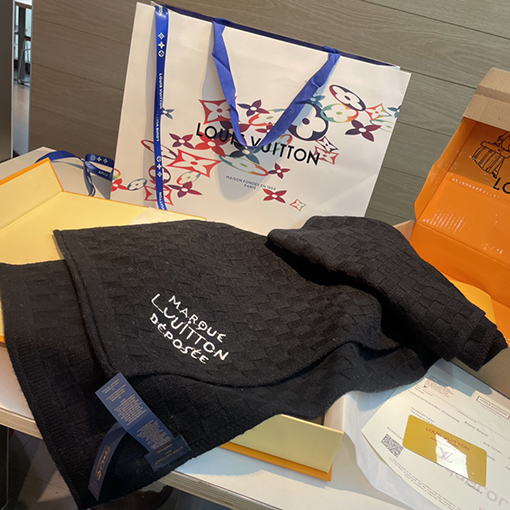 ルイヴィトン Marque L.Vuitton Déposée 刺繍ロゴスカーフ