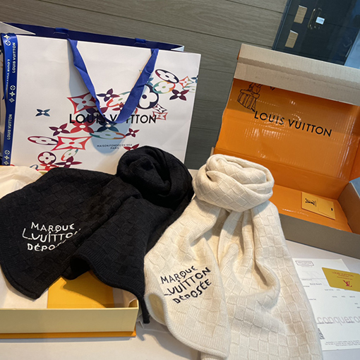 ルイヴィトン Marque L.Vuitton Déposée 刺繍ロゴスカーフ