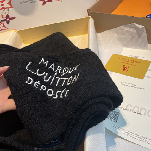 ルイヴィトン Marque L.Vuitton Déposée 刺繍ロゴスカーフ