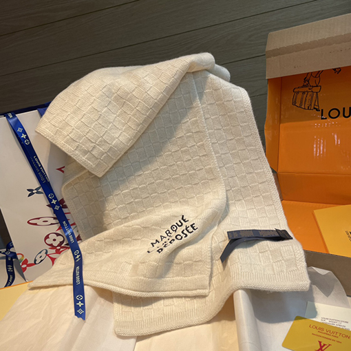 ルイヴィトン Marque L.Vuitton Déposée 刺繍ロゴスカーフ