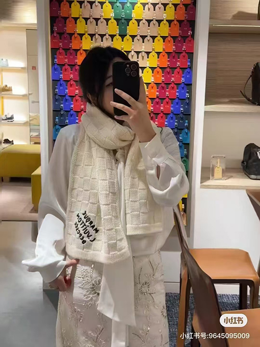 ルイヴィトン Marque L.Vuitton Déposée 刺繍ロゴスカーフ
