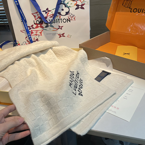 ルイヴィトン Marque L.Vuitton Déposée 刺繍ロゴスカーフ