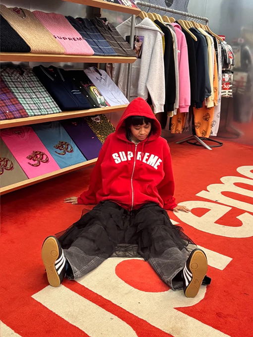 シュプリーム スーパーコピー SUPREME ステッカー付きフリースパーカー