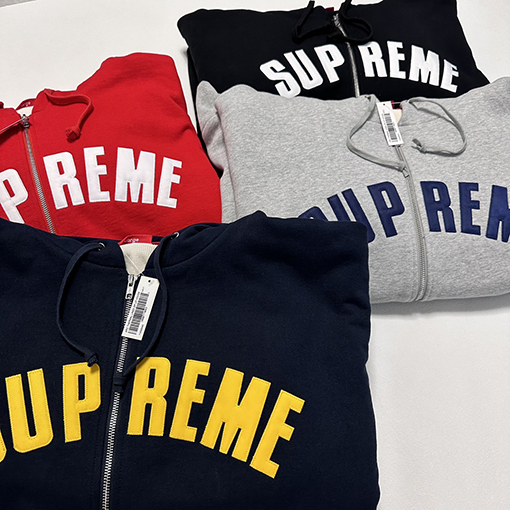 シュプリーム スーパーコピー SUPREME ステッカー付きフリースパーカー