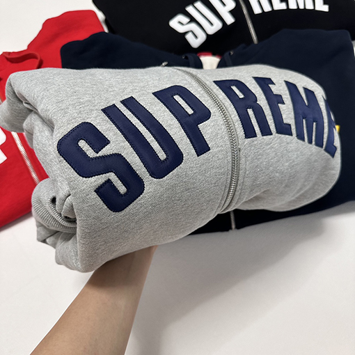 シュプリーム スーパーコピー SUPREME ステッカー付きフリースパーカー