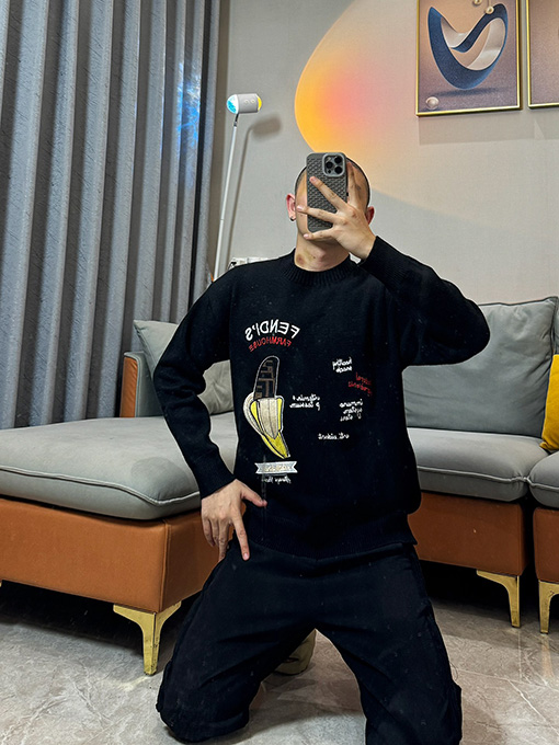 フェンディ ロゴアルファベットフードパターンクルーネックニット