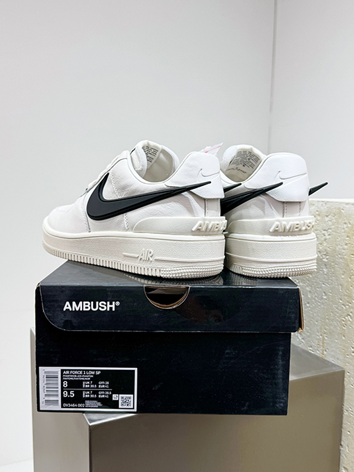 ナイキ  AMBUSH x Nike Air Force ローカットのカジュアルスポーツシューズ