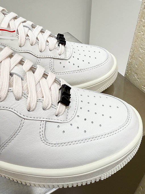 ナイキ  AMBUSH x Nike Air Force ローカットのカジュアルスポーツシューズ