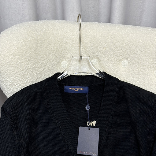 ルイヴィトン 胸のクラシックな双龍刺繍ニットセーター