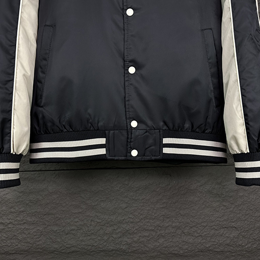 セリーヌ 前後の文字をつなぎ合わせるベースボールの綿服のコート