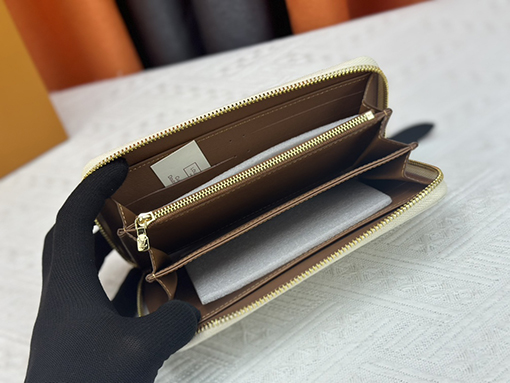 ルイヴィトンスーパーコピー Clémence財布 M83093