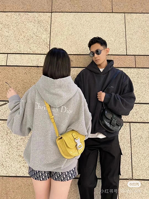ディオールコピー コラボレーション刺繍ウサギフード付きパーカー