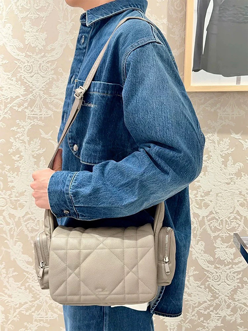 ディオールコピー 胸ポケットにChristian Dior Couture刺繍デニム