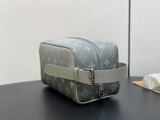 ルイヴィトンスーパーコピー  ロッカー  ドップ･キット モノグラム M11599 .M11670