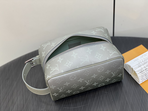 ルイヴィトンスーパーコピー  ロッカー  ドップ･キット モノグラム M11599 .M11670