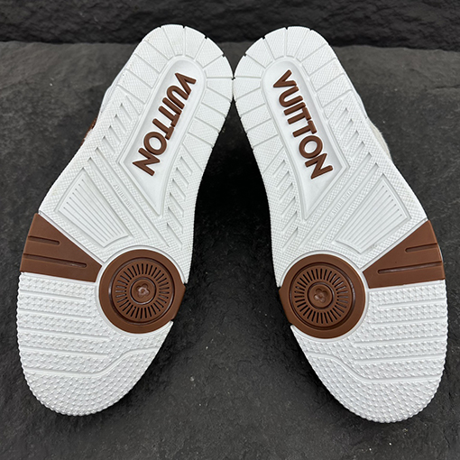 ルイヴィトンコピー 25Ss LV Trainer 装飾されたモノグラムフラワースニーカー