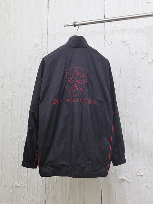 バレンシアガ 24Fw 新しい刺繍マンネリの突撃服