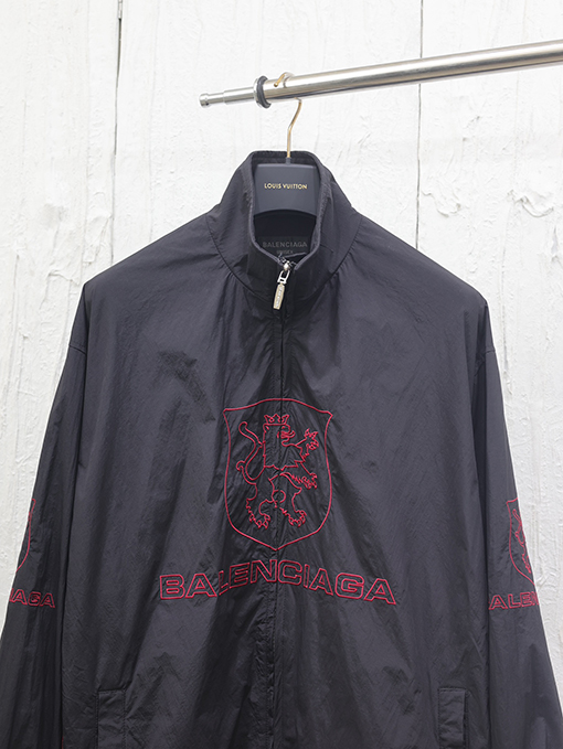 バレンシアガ 24Fw 新しい刺繍マンネリの突撃服