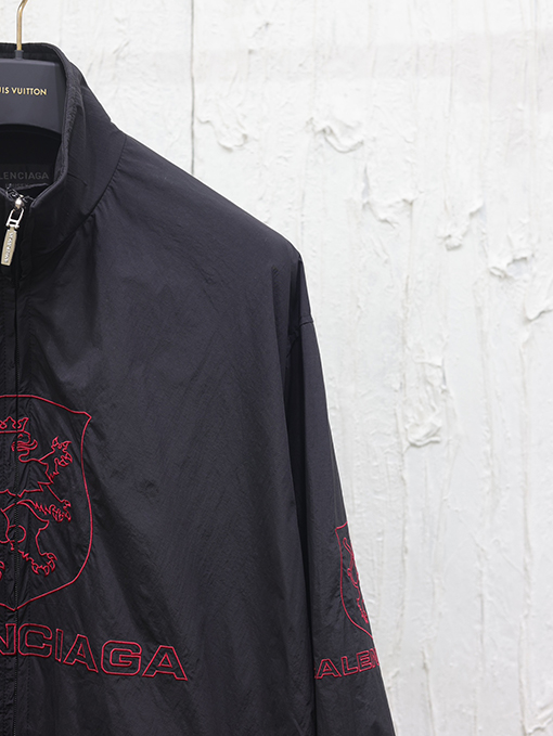 バレンシアガ 24Fw 新しい刺繍マンネリの突撃服