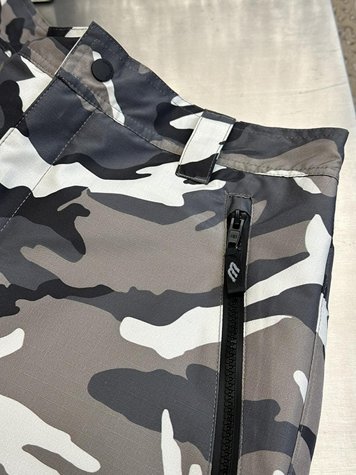 バレンシアガ カモフラージュスキーシリーズスキーパンツ