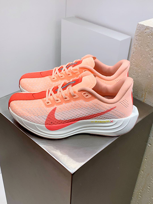 ナイキNike Pegasus Plusスニーカー