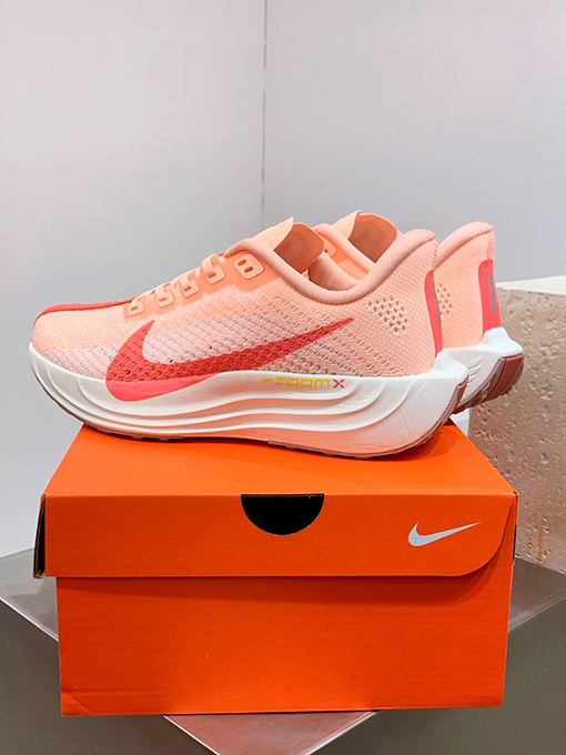 ナイキNike Pegasus Plusスニーカー