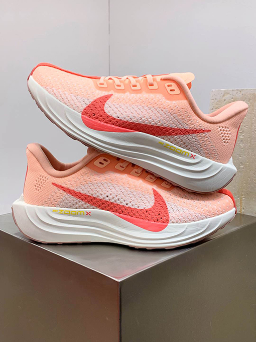ナイキNike Pegasus Plusスニーカー