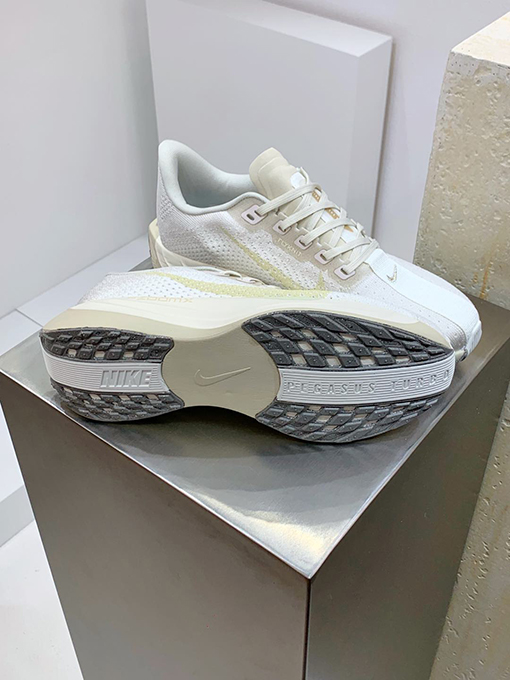 ナイキNike REACTX PEGASUS Plus Next Nature スーパーペガサスランニングシューズ