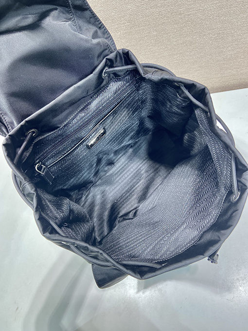 プラダ 新しいリュックサック