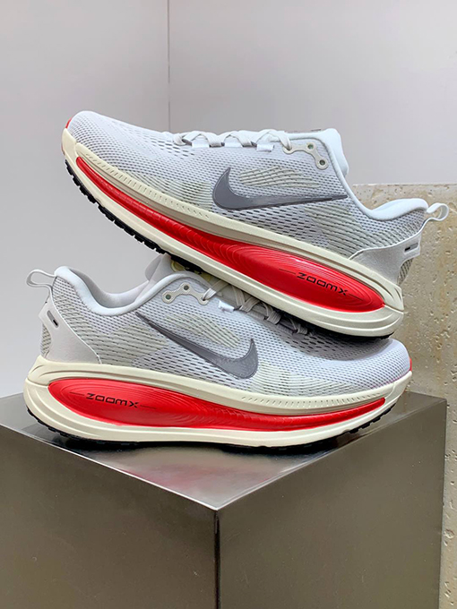 ナイキスーパーコピーNike VOMERO 18 ローカットランニングシューズ