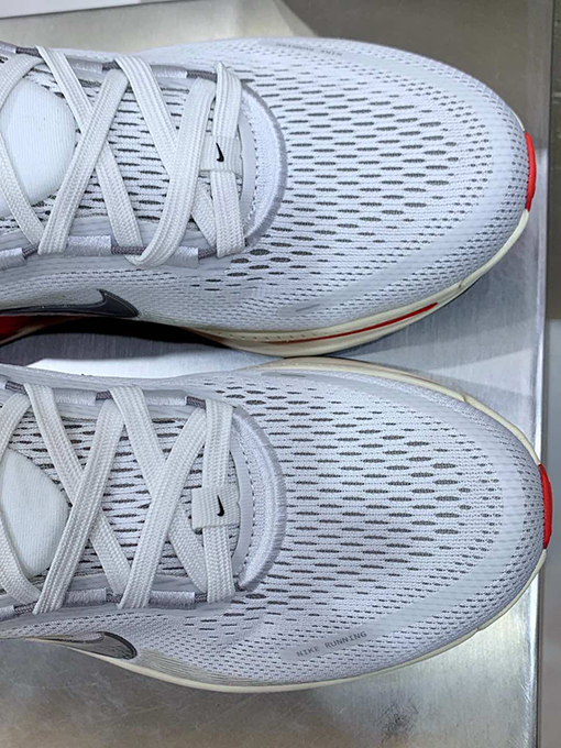 ナイキスーパーコピーNike VOMERO 18 ローカットランニングシューズ