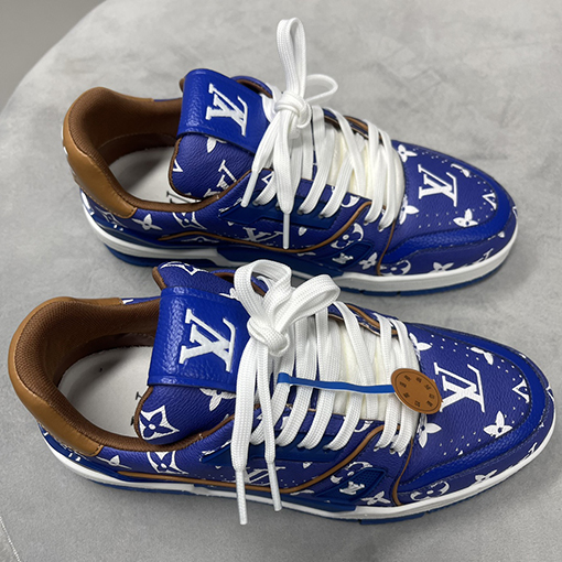 ルイヴィトンスーパーコピー Louis V Trainer Sneaker 25ss 弾幕シリーズスニーカー