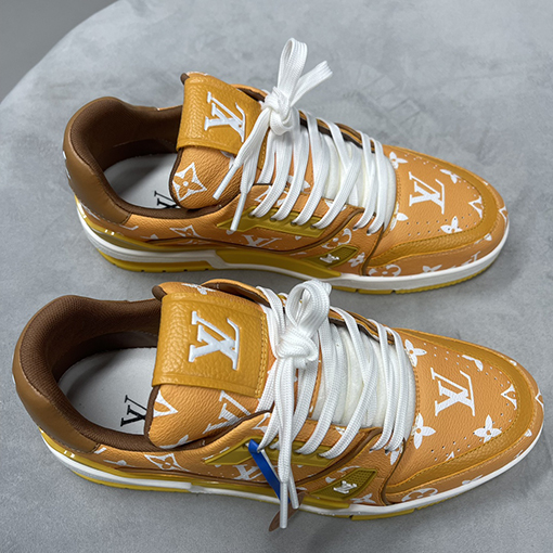 ルイヴィトンスーパーコピー Louis V Trainer Sneaker 25ss 弾幕シリーズスニーカー