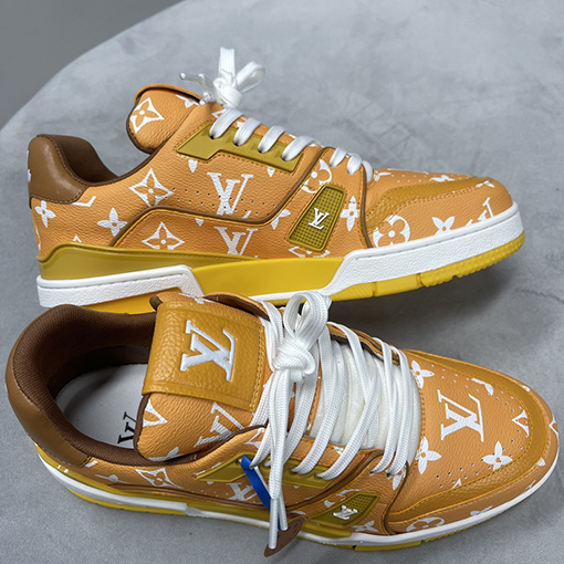 ルイヴィトンスーパーコピー Louis V Trainer Sneaker 25ss 弾幕シリーズスニーカー