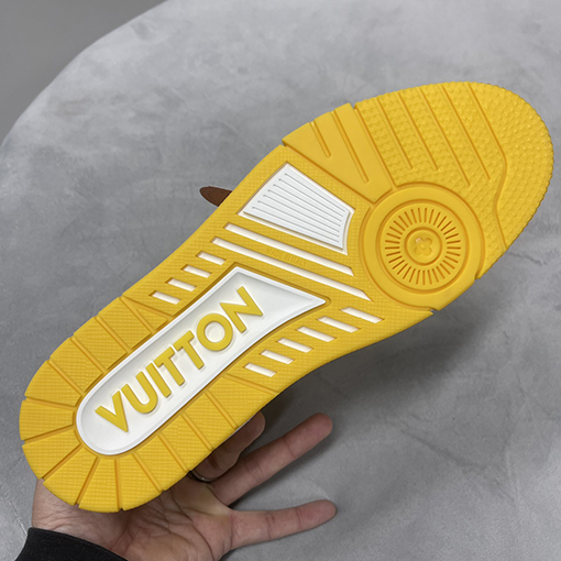 ルイヴィトンスーパーコピー Louis V Trainer Sneaker 25ss 弾幕シリーズスニーカー