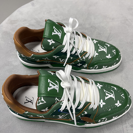 ルイヴィトンスーパーコピー Louis V Trainer Sneaker 25ss 弾幕シリーズスニーカー