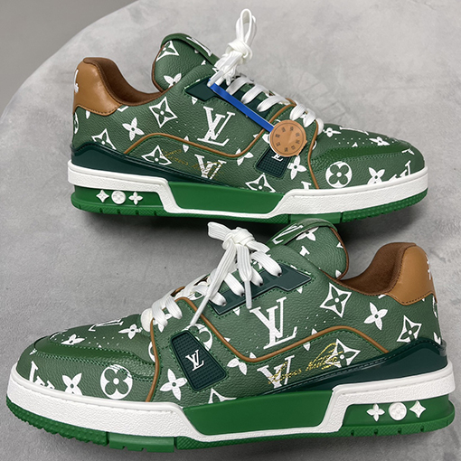 ルイヴィトンスーパーコピー Louis V Trainer Sneaker 25ss 弾幕シリーズスニーカー