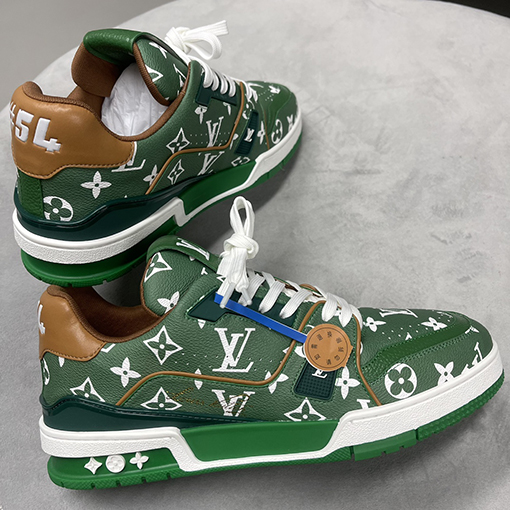 ルイヴィトンスーパーコピー Louis V Trainer Sneaker 25ss 弾幕シリーズスニーカー