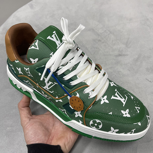 ルイヴィトンスーパーコピー Louis V Trainer Sneaker 25ss 弾幕シリーズスニーカー